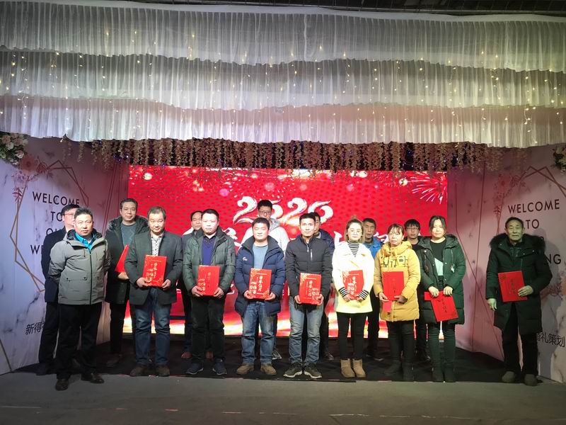 1578990237778469.jpg 先進(jìn)工作者頒獎.JPG